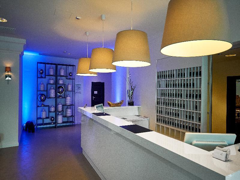 טרייר Iat Plaza Hotel מראה חיצוני תמונה