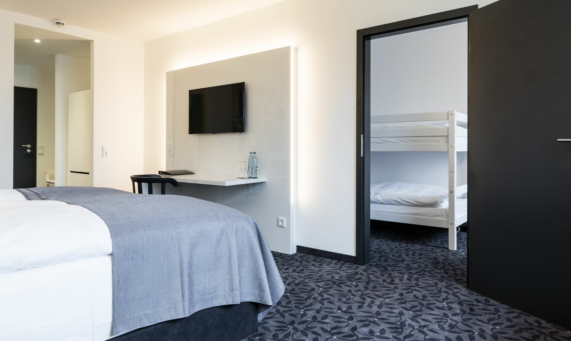 טרייר Iat Plaza Hotel מראה חיצוני תמונה