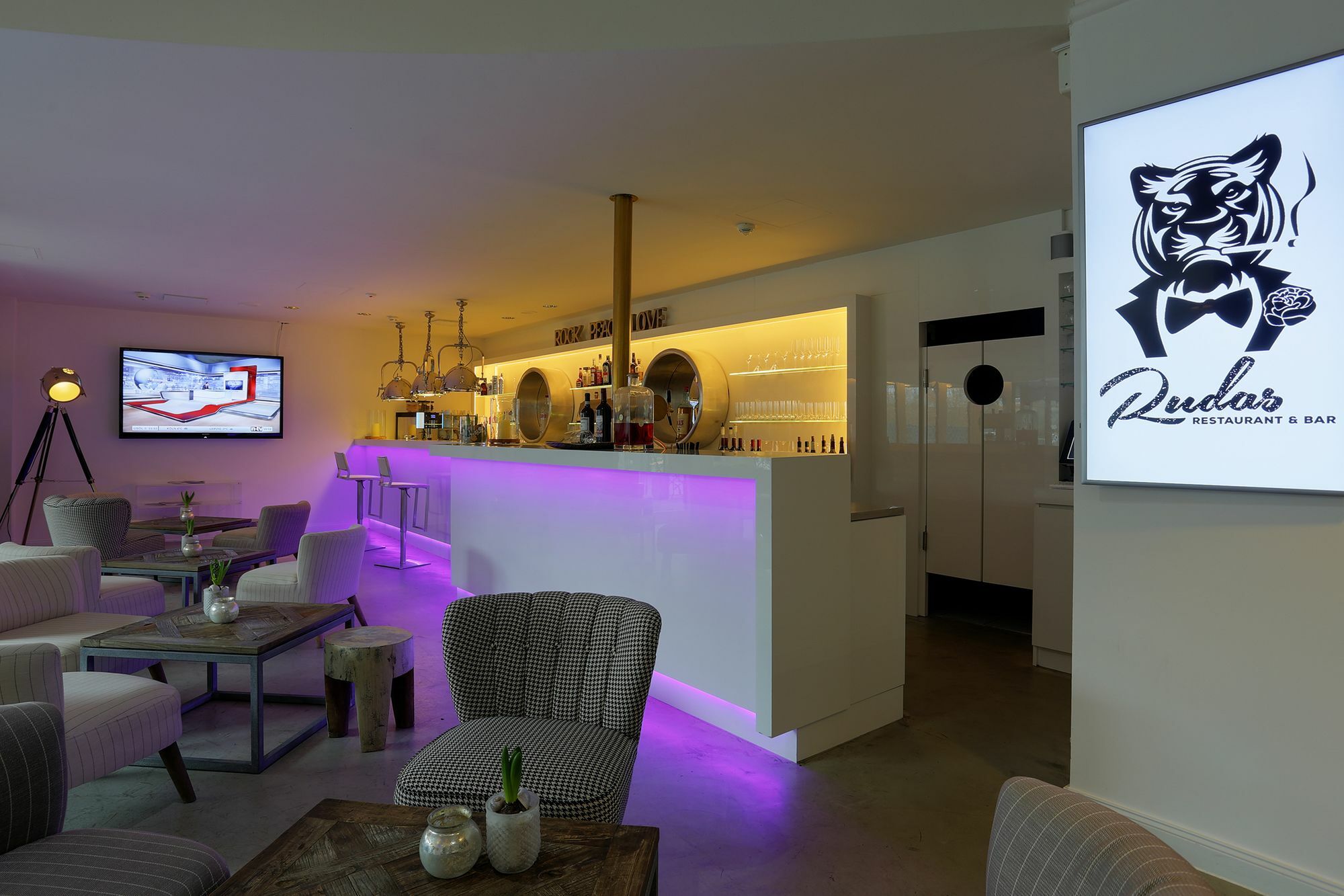 טרייר Iat Plaza Hotel מראה חיצוני תמונה