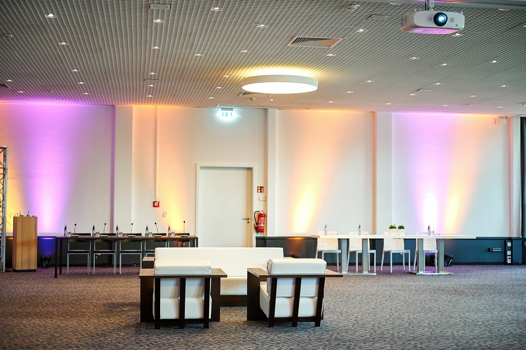 טרייר Iat Plaza Hotel מראה חיצוני תמונה